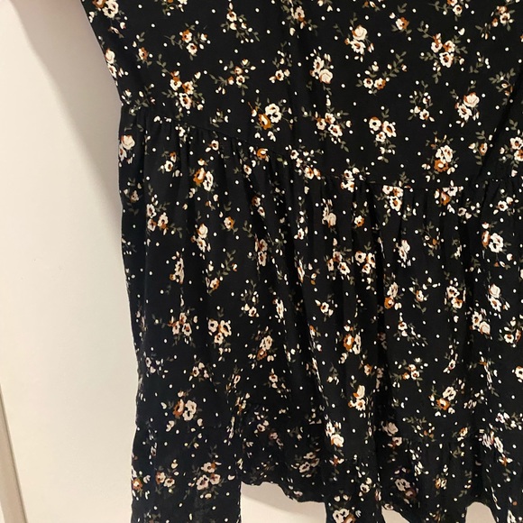 Boohoo Cropped Tank Top - Picture 2 of 4